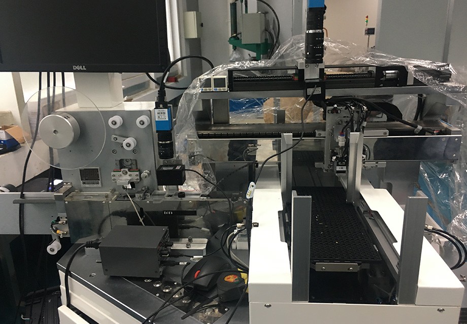 Electronic component inspection and packaging machine Electronic component inspection and packaging machine