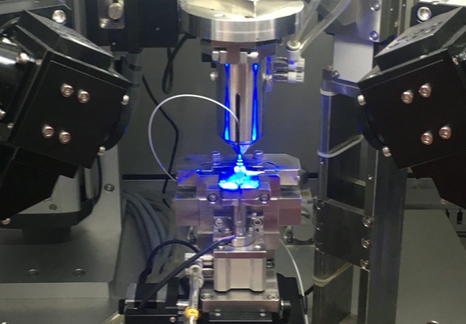 High-volume production station for advanced alignment and laser welding High-volume production station for advanced alignment and laser welding